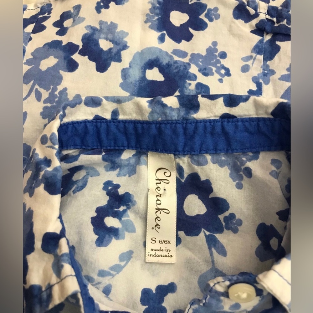 Cherokee Blue Flower Floral Print Blouse 
Size Small 6 / 7 
Hawaiian Button Down - Picture 11 of 12